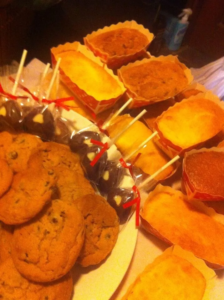 Chocolate chip cookies, chocolate lollipops and lemon cake for a bake sale|Mary Annさん