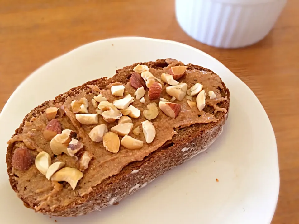 Nuts & almond butter on rue bread|Rihoさん