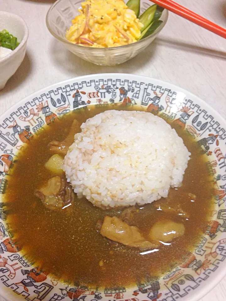 玄米のご飯とホルモンカレー＆タマゴサラダ|あやにん食堂さん