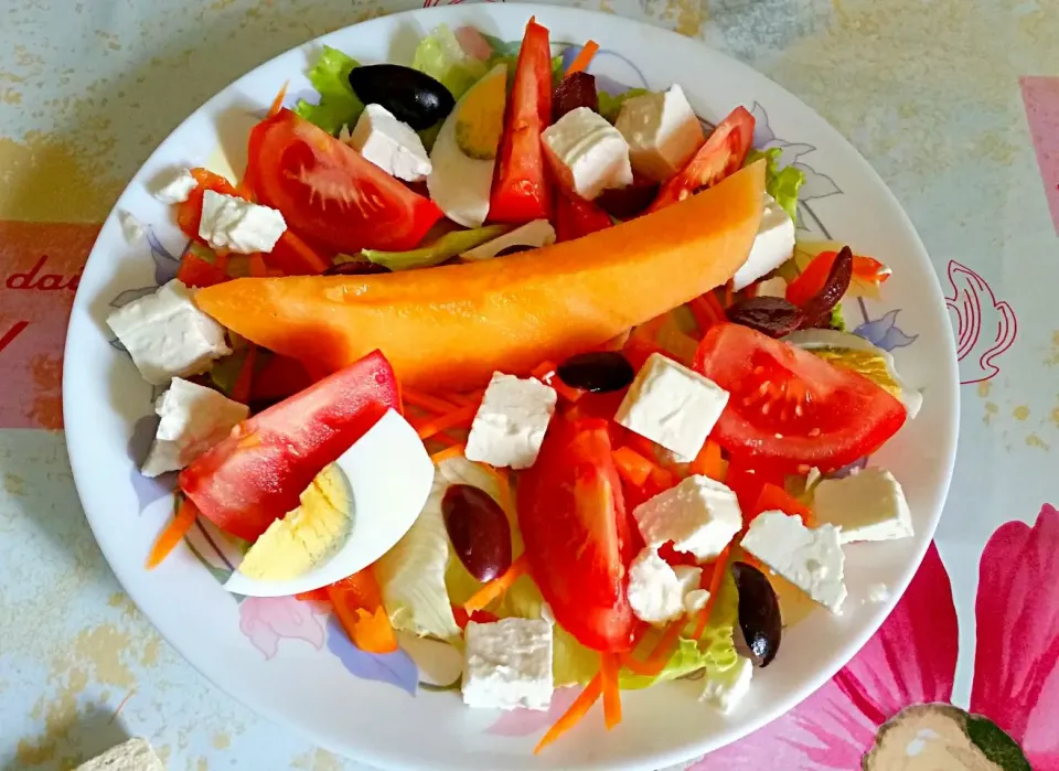 Summer Salad with melon, greek Feta, greek black olives and french dressing
 #Summer
 #salad
 #Ensaladas 
 #Salat 
 #salade
 #feta|Najeskaさん