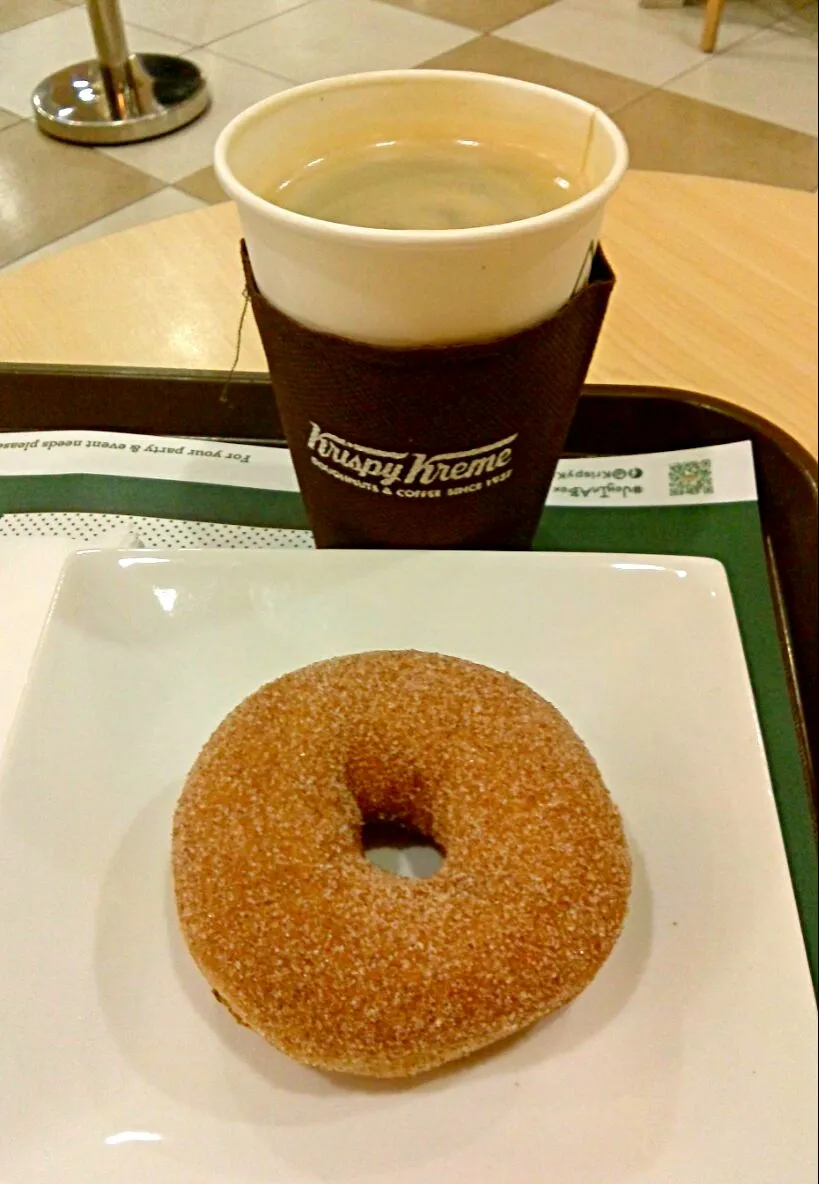 Snapdishの料理写真:Cinnamon Sugar Doughnut with Cafe Americano|Mariano Ngさん