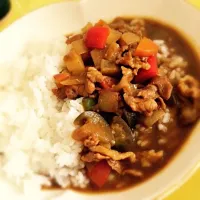 ごろごろ一口サイズ夏野菜カレー|ひなたさん