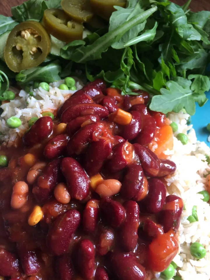 Veg chilli beans w/ rice & green salad|Nick Hiderさん