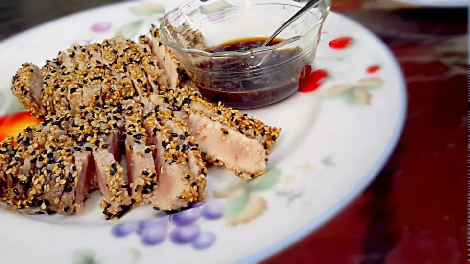 Snapdishの料理写真:seared sesame seed crusted tuna|Jiraphon Gさん