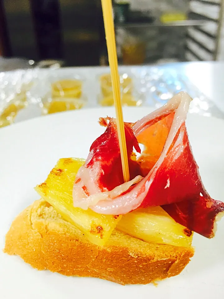 iberico ham and pineapple bruschetta|rayさん