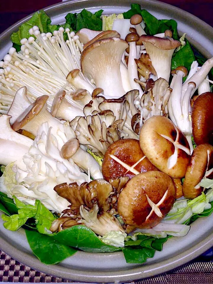 Mushroom Hotpot|Alvin Valerianoさん