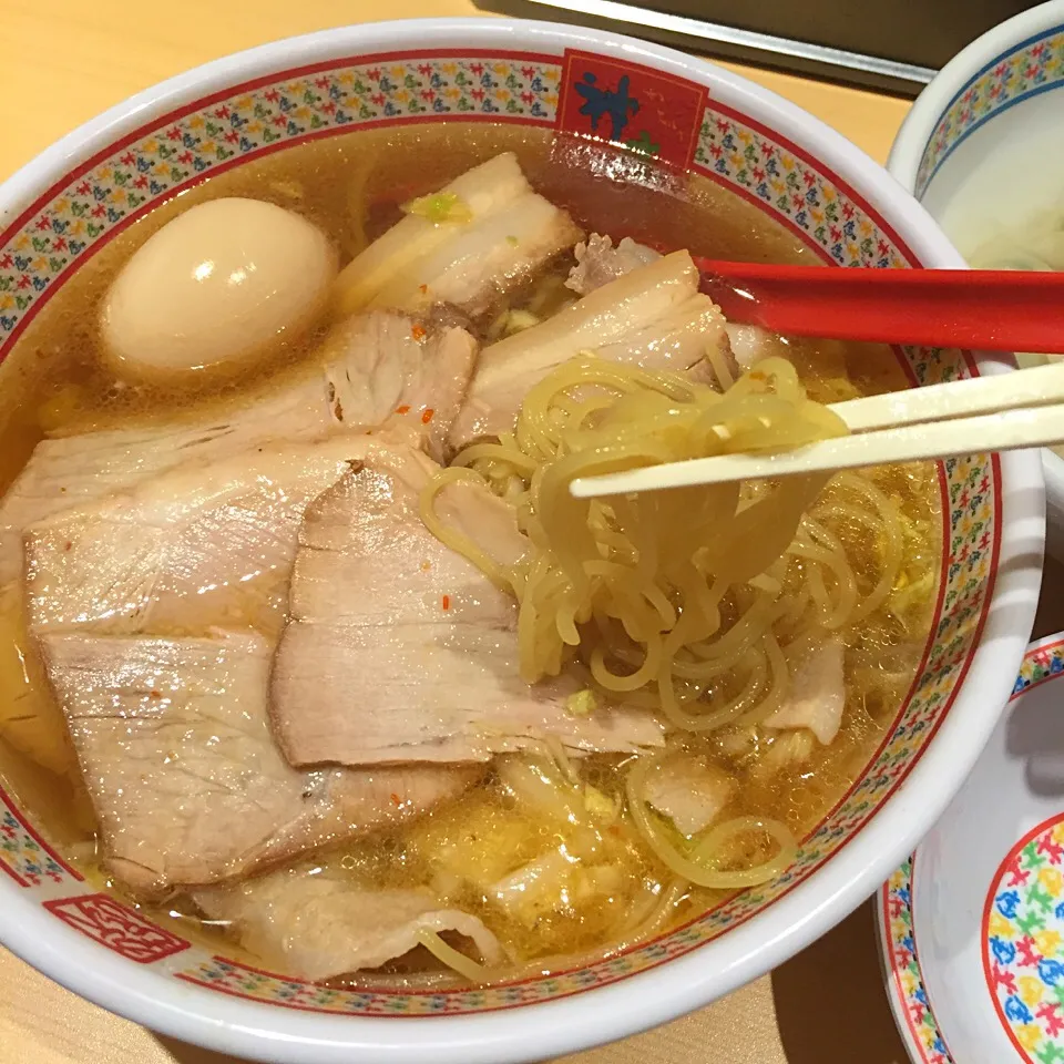 Snapdishの料理写真:小チャーシュー煮卵ラーメン|maixx ใหม่さん