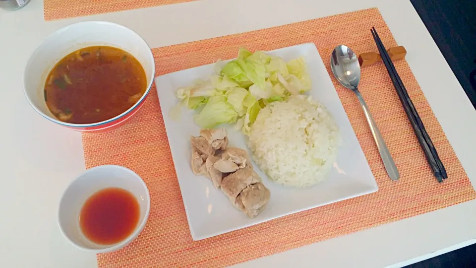 Snapdishの料理写真:今日の昼食 シンガポールチキンライス、トムヤムクン風スープ|pinknari🐰🌈さん