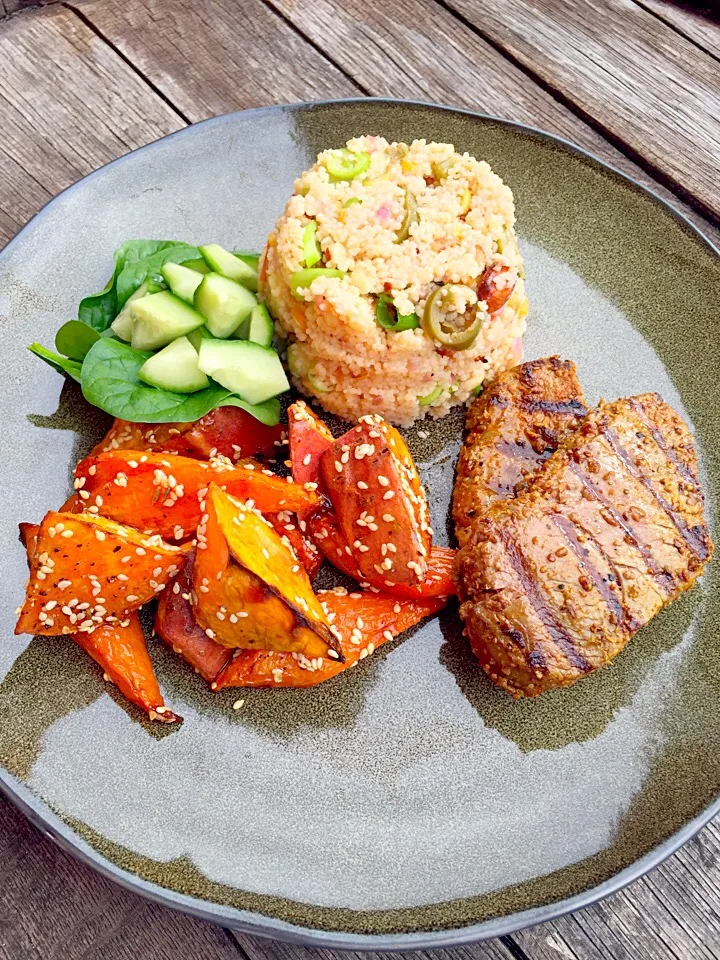 Spiced Lamb, Couscous with Necterine Green Olive Nuts + Seeds, Honey Sesame Roasted Carrot + Sweet Potato|Chrisy Hillさん