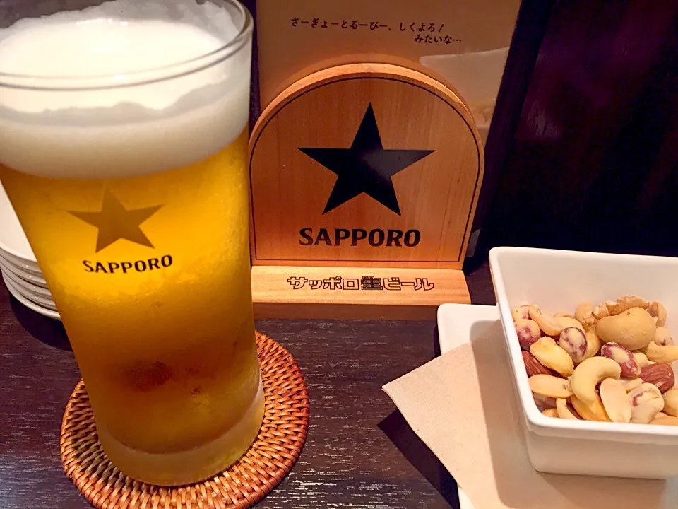 スタービール&ミックスナッツで🍻|Tarou  Masayukiさん