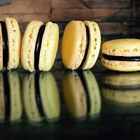 chocolate banana macarons|Dino Yeoさん