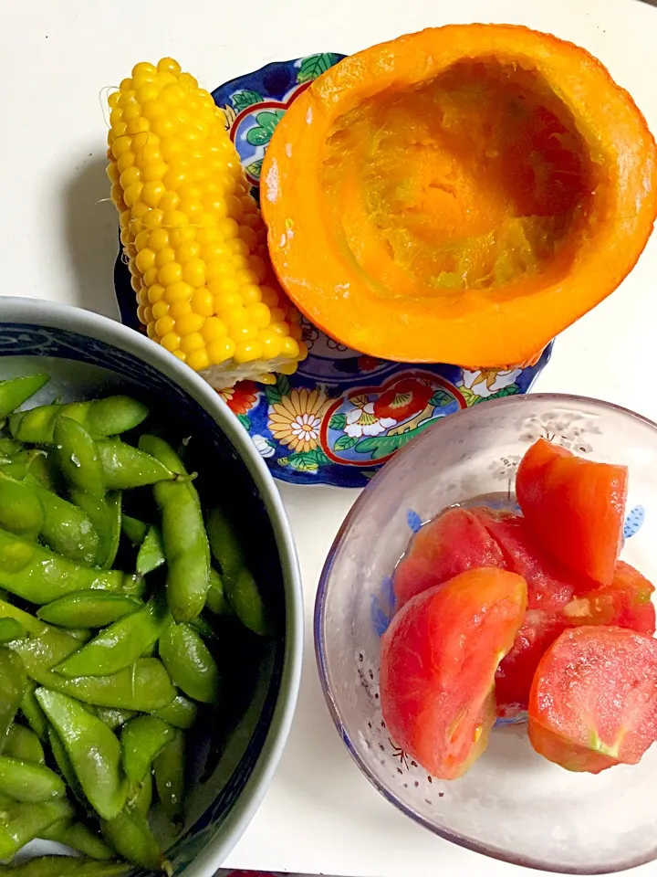 Snapdishの料理写真:Chilled tomato, black bean edamame, pumpkin and corn|Mary Annさん