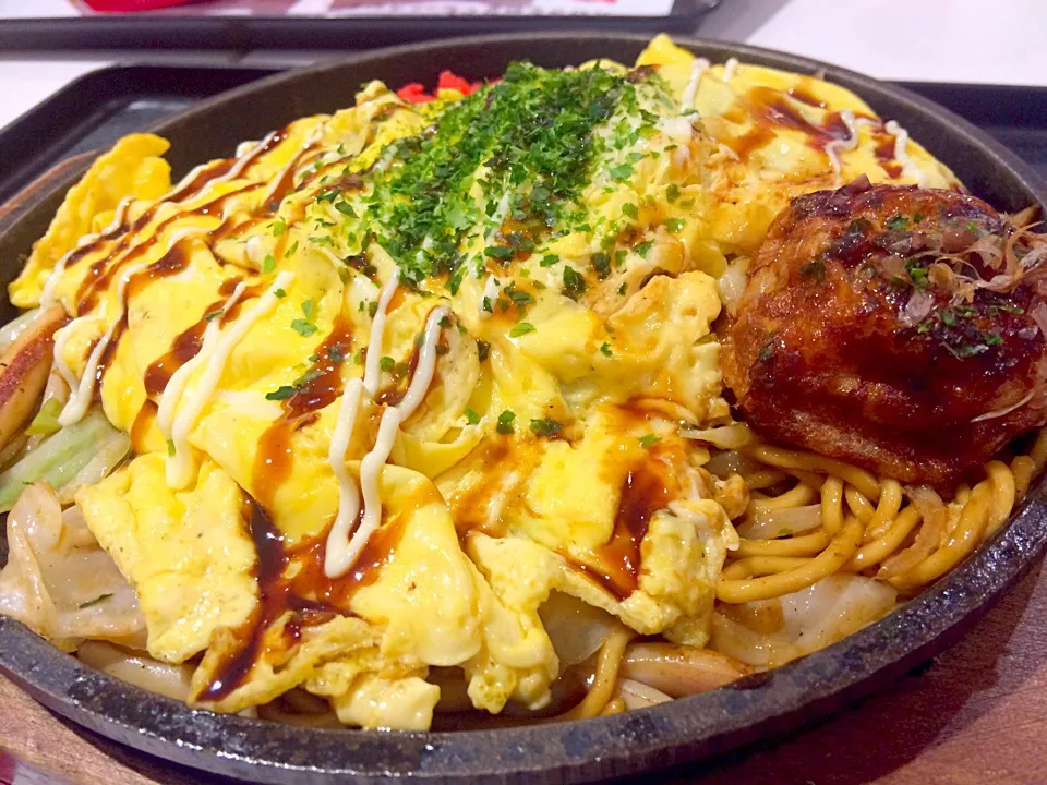 Yakisoba with Takoyaki|Food Gardenさん