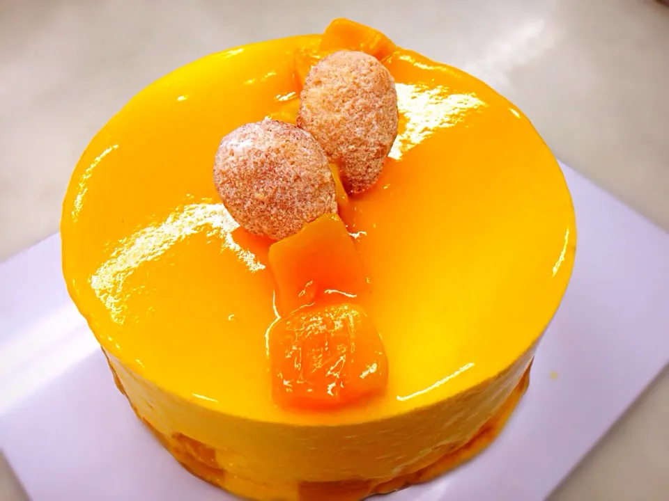 Snapdishの料理写真:Mango and Coconut Milk Mousse Cake マンゴーとココナッツミルクのムースケーキ|pinkcamomillaさん