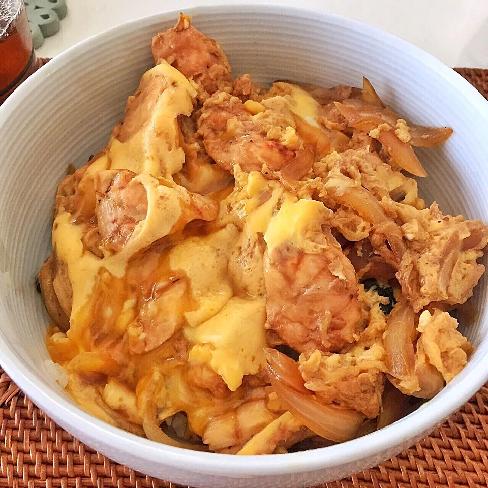 Snapdishの料理写真:あまーく香ばしい焼鳥玉子とじ丼。|K2さん