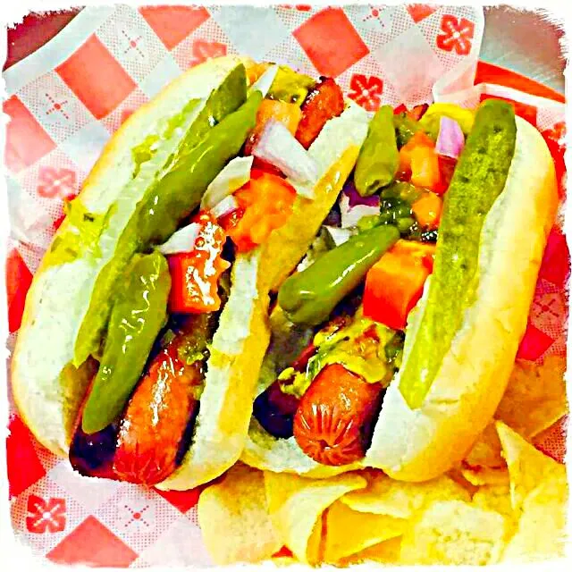 Vienna Beef Hot Dog On A Ball Park Hot Dog Bun W/ All The Trimmings|Sheila Harrisさん