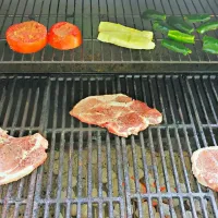 Pork chops with Montreal steak rub, jalapenos, and tomatoes and cucumber sprinkled with garlic powder|Joseph Sandersさん