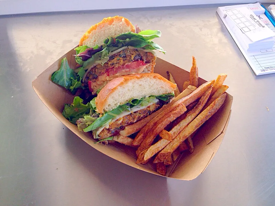 Snapdishの料理写真:Southwestern Veggie Burger|jessica moireさん