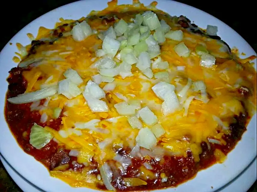 Snapdishの料理写真:Homemade Chilli With Sharp Chedder Cheese Sprinkled  On Top With Raw Onions!...Mmmmmm Good Stuff|Sheila Harrisさん