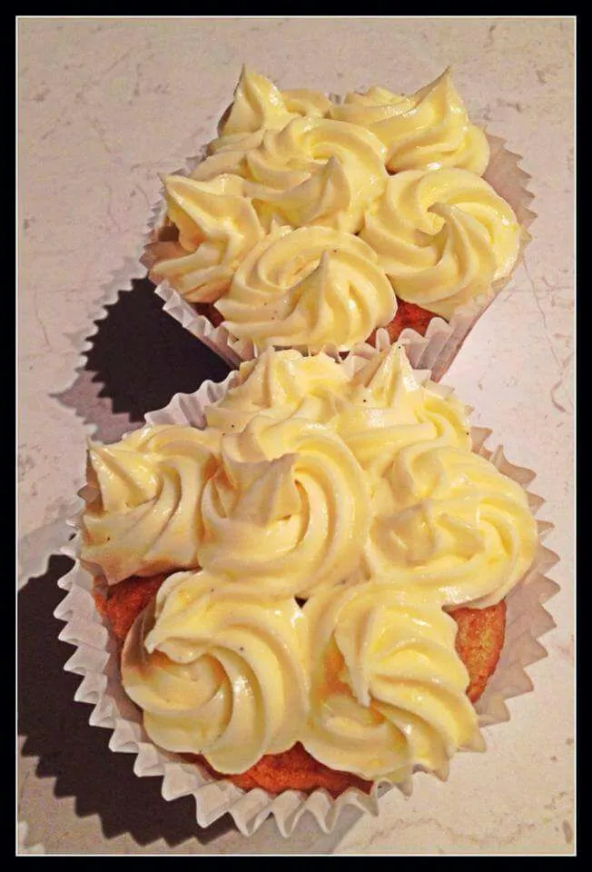 carrot and walnut cupcake with vanilla bean frosting|CHUENCHAIさん