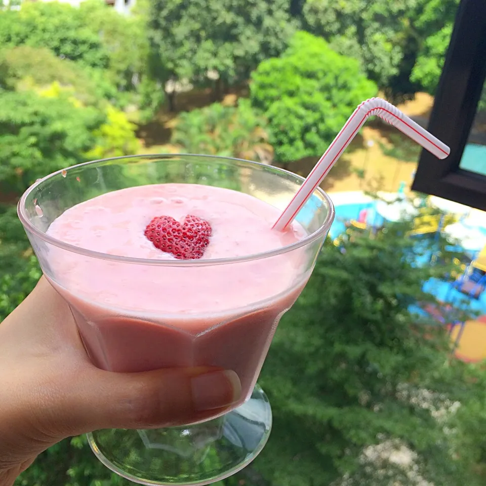 Strawberry banana smoothie|Trish Wongさん