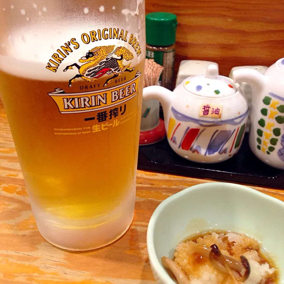 買い物あとに焼鳥屋さんでビール休憩。|しらこさん