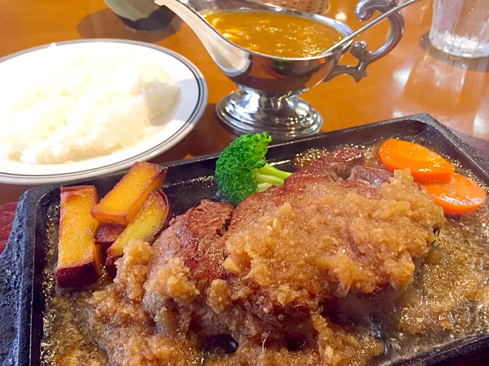 フィレステーキとロイヤルカレーセット|まりたんさん