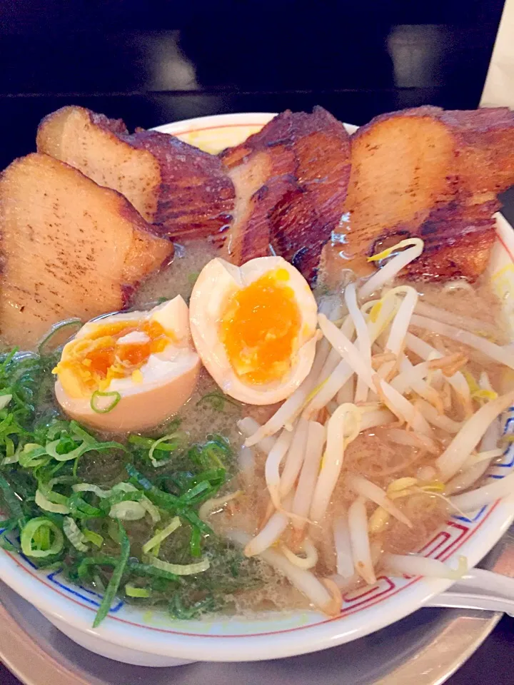 炙りトロ肉チャーシュー麺|流線形さん