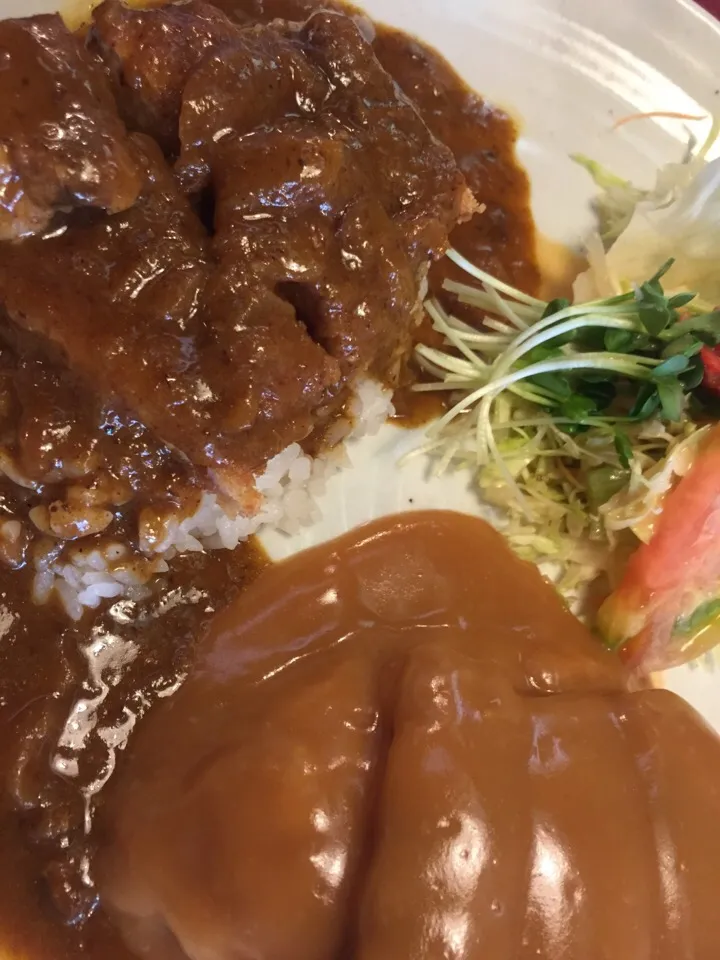 Snapdishの料理写真:長岡名物洋風カツ丼とカツカレーでした。|TAKさん