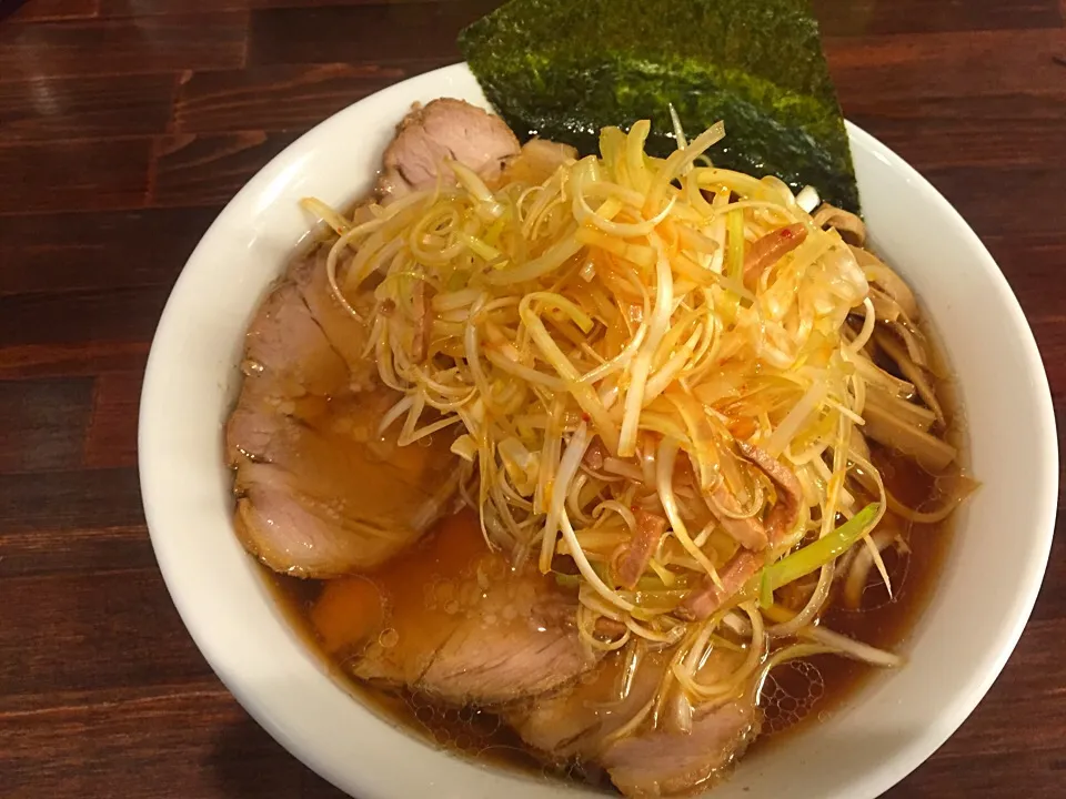 Snapdishの料理写真:びんびん亭 ネギチャーシュー麺|としおさん