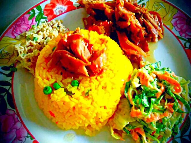 Dinner of Junkanoo Peppers Veggie Yellow Rice Barbeque Pulled Pork Carrots and Cabbage Slaw and Chicken Salad.|Juan Simmsさん