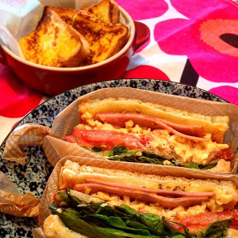 おべんオフ🙌💕               サンドイッチと余った卵でフレンチトースト焼きました〜|おいなりさん