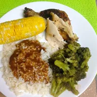 Snapdishの料理写真:Roasted chicken, Corn, Broccoli, with rice & Brown Gravy|Pamela Ruckerさん