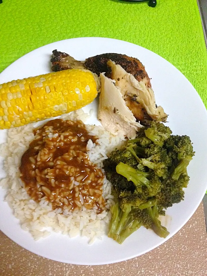 Roasted chicken, Corn, Broccoli, with rice & Brown Gravy|Pamela Ruckerさん