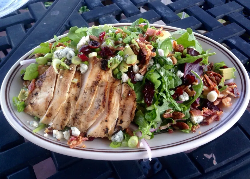 Snapdishの料理写真:Grilled Chicken. Bacon. Avocado, Blue  CheesePecans,onion and Bourbon Cranberries  drizzled with  poppy seed dressing|peggy waldonさん