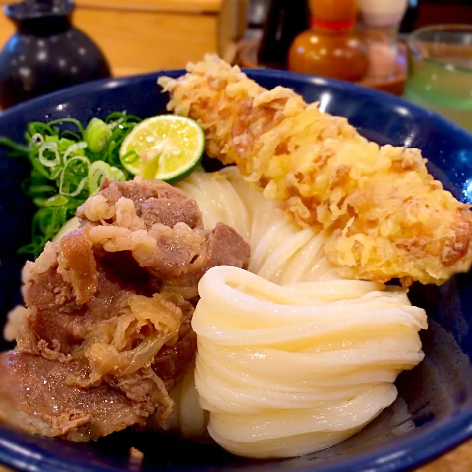 Snapdishの料理写真:ちくわ天 肉ぶっかけうどん (大盛り無料)＋すだち|tadaroさん