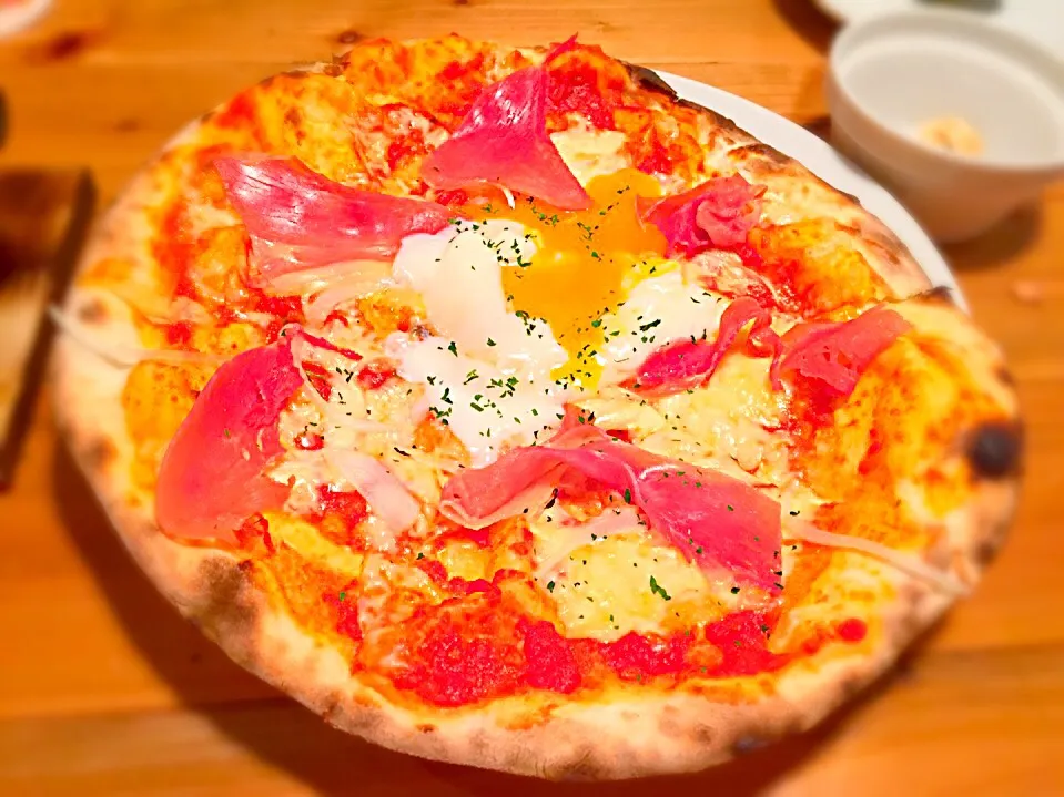 生ハムと半熟タマゴのpizza       ＣＯＮＡ 草加店|TOMOさん