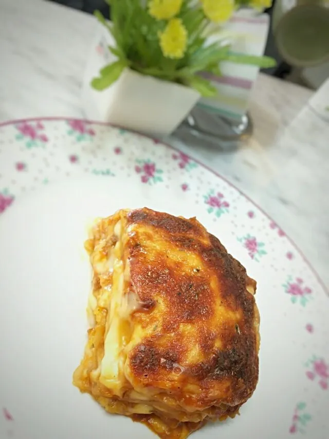 Snapdishの料理写真:Homemade Lasagna with Signature Spicy Meat Sauce & Extra Cheesy

 #lasagna #Pasta #meat #spicy|Chef.on.trainingさん