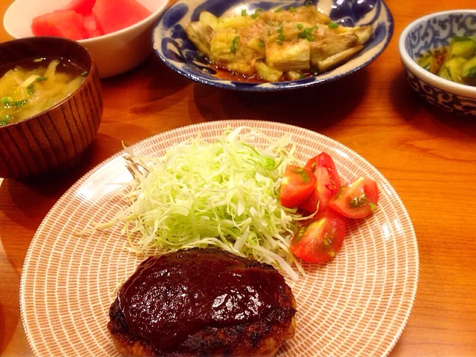 Snapdishの料理写真:7/20夕飯♪ ハンバーグ  冬瓜と油揚げの味噌汁  焼き茄子 スイカ|ikukoさん