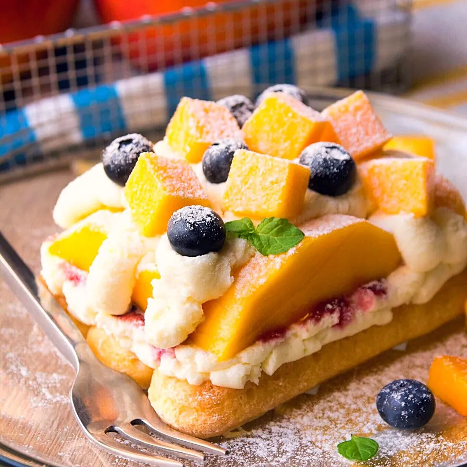 ❤️Fresh Mango white cheese with finger cake and raspberry jam❤️😈 Lovely sweet for summer😍Yuuummmmm~and easy😋|coco～delicious❤️さん