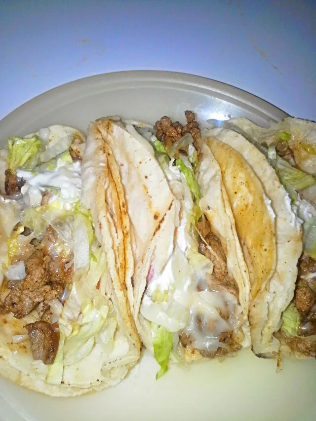 Soft Flour Tortilla Slightly Toasted W/ Steak Lettuce, Tomatoes, Mozzarella  Cheese, Touch Of Sour Cream|Sheila Harrisさん