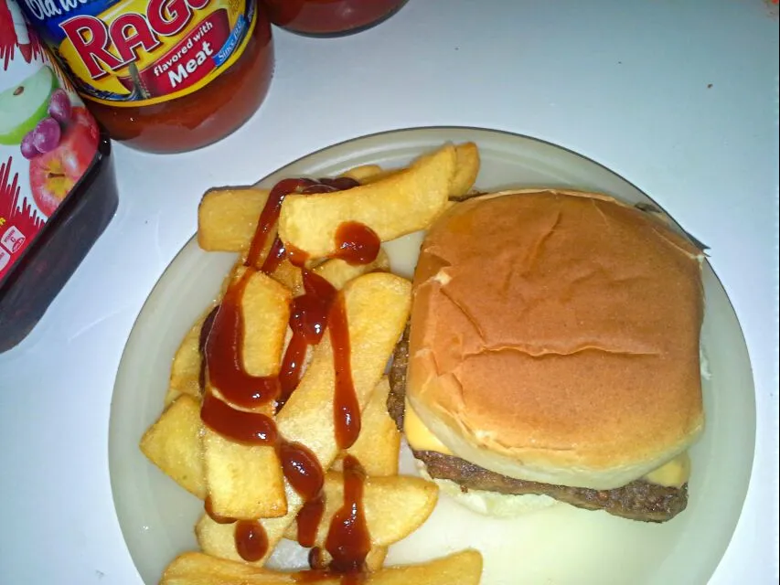 Cheeseburger W/ Steak Fries W/Barbecue  Sauce|Sheila Harrisさん