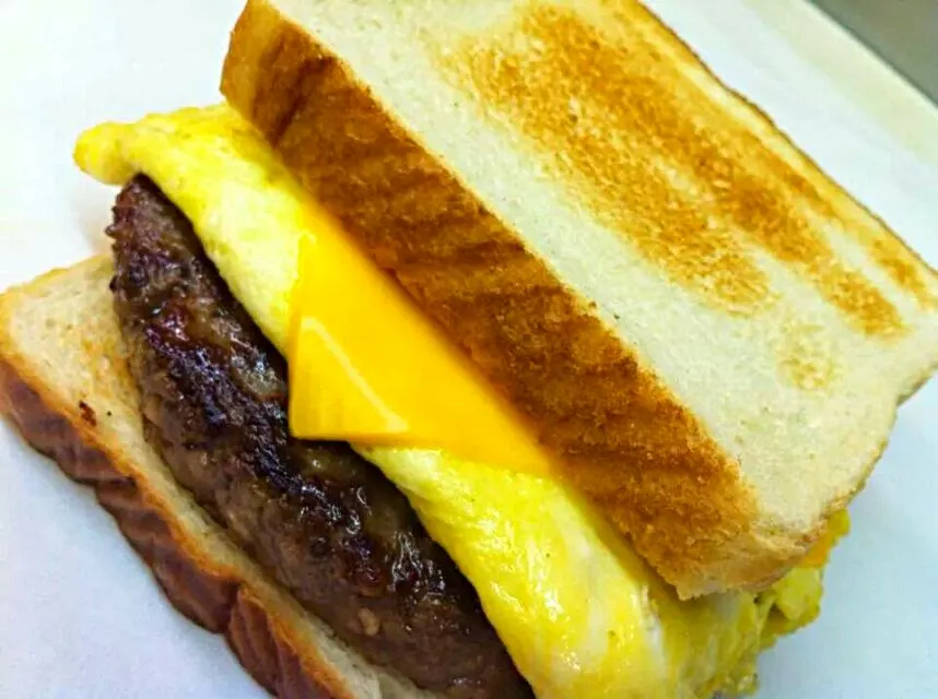 Sausage Egg W/ Cheese On White Toasted  Bread|Sheila Harrisさん