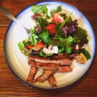 Snapdishの料理写真:Grilled Steak Salad with ribeye, arugula blend greens, baby bellas, tomato and greek vinaigrette|Anthony Mikiciuk Jr.さん