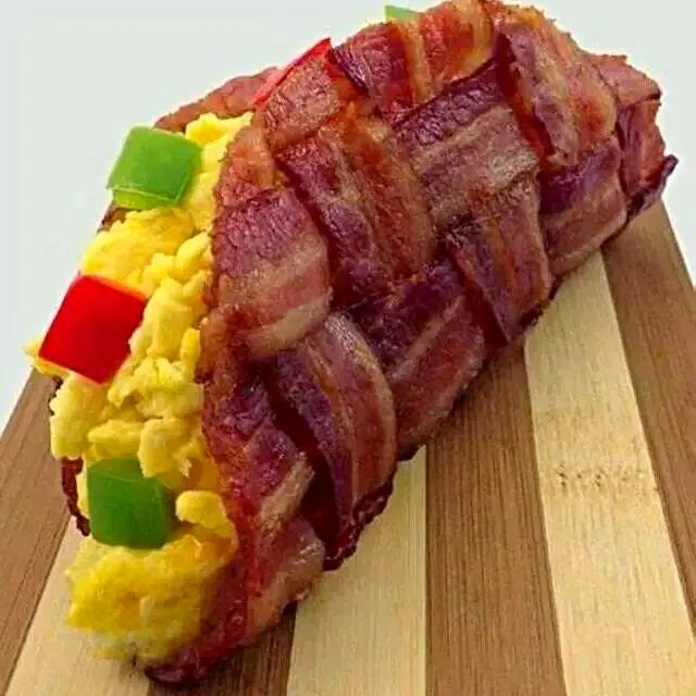 Bacon Taco W/ Egg n Cheese Sprinkled  With Tomatoes  n Bell Peppers|Sheila Harrisさん