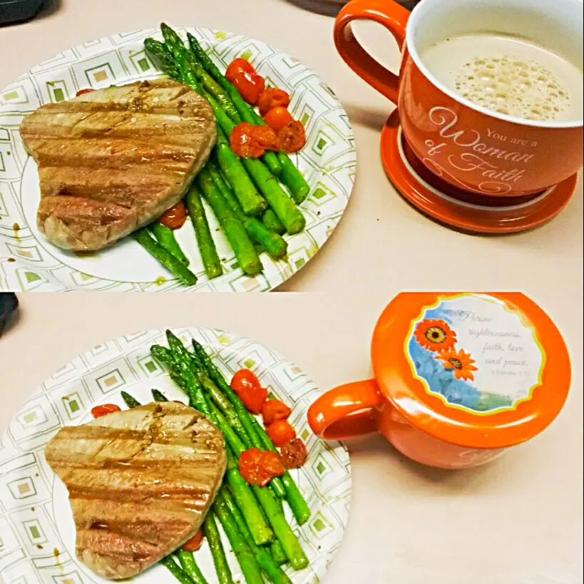 grilled Tunasteak, garlic asparagus, cherry tomatoes . Chai tea|amberさん