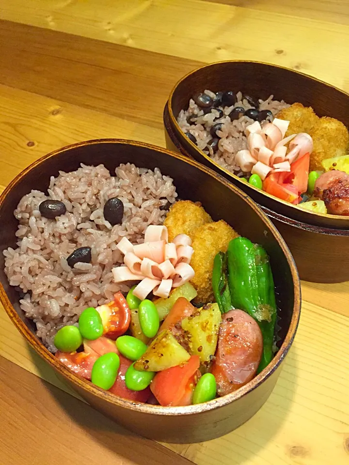 コロッケ弁当                               ポテトコロッケ                          ししとうのおかか炒め               枝豆とトマトのさっぱり和え      ソーセージとじゃがいもの粒マスタードソテー                    お花ハム|ひななぎさん