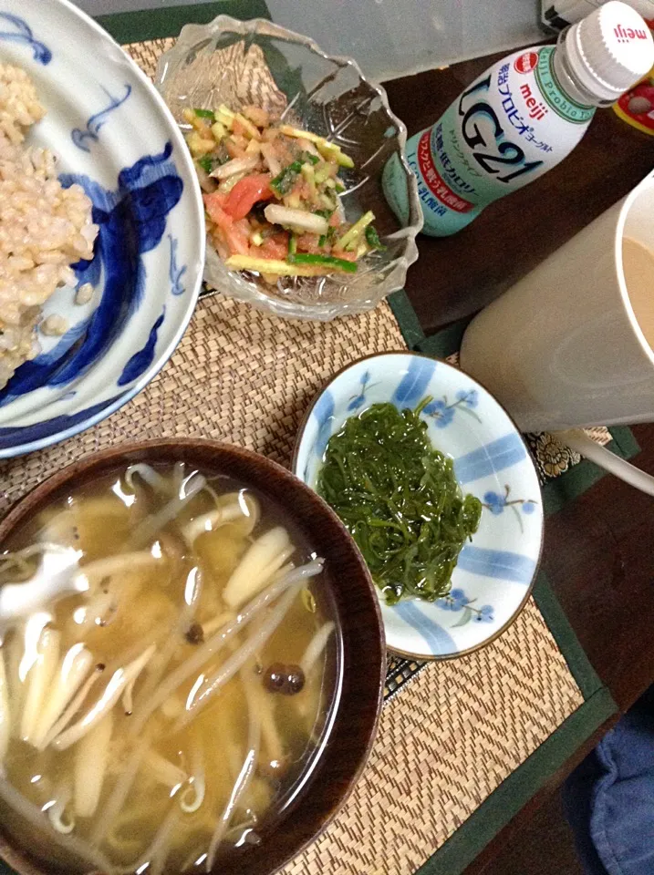 めかふ＆明太子野菜もやしとしめじの味噌汁|まぐろさん