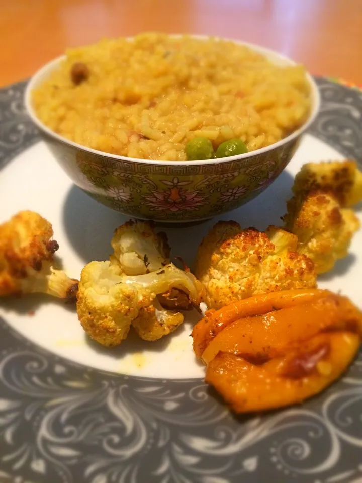 Mixed Veggies in spicy tamarind sauce served with oven roasted cauliflower and sweet peppers|Sriram Raghuramさん