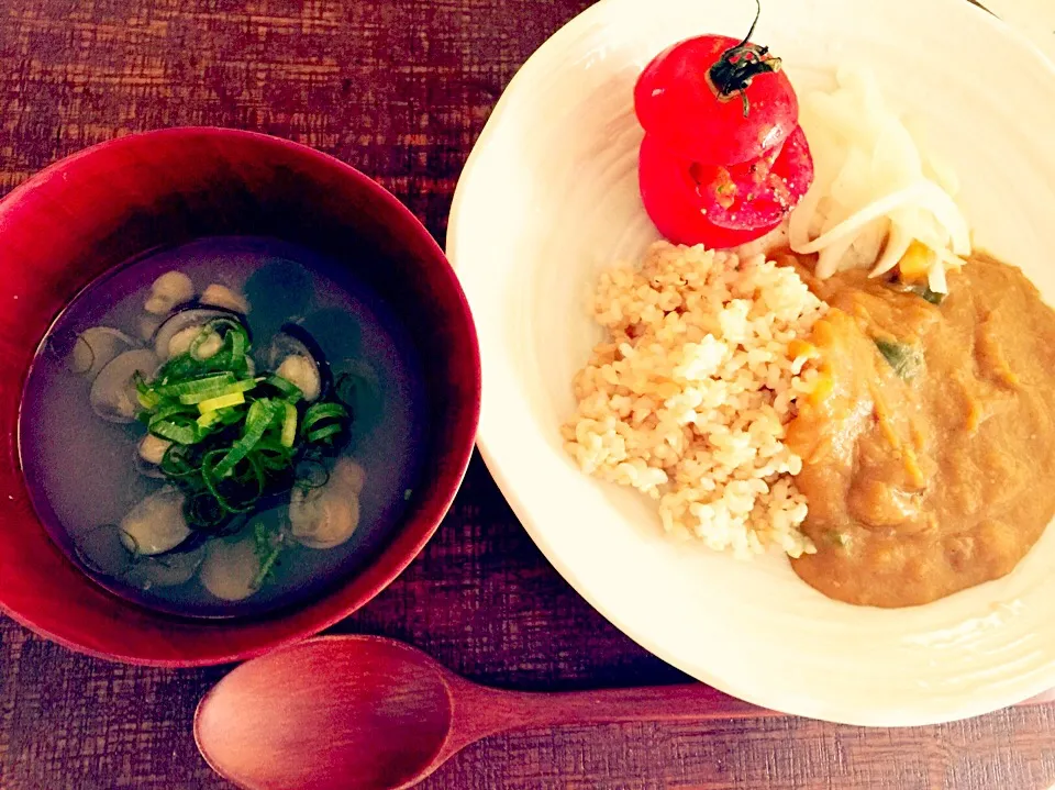 Snapdishの料理写真:野菜カレーとしじみ汁|Harumiさん